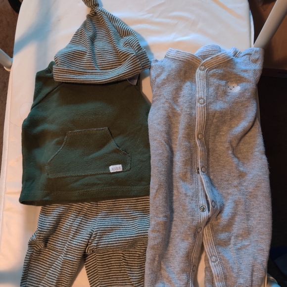 New born baby  clothes - Picture 2 of 3